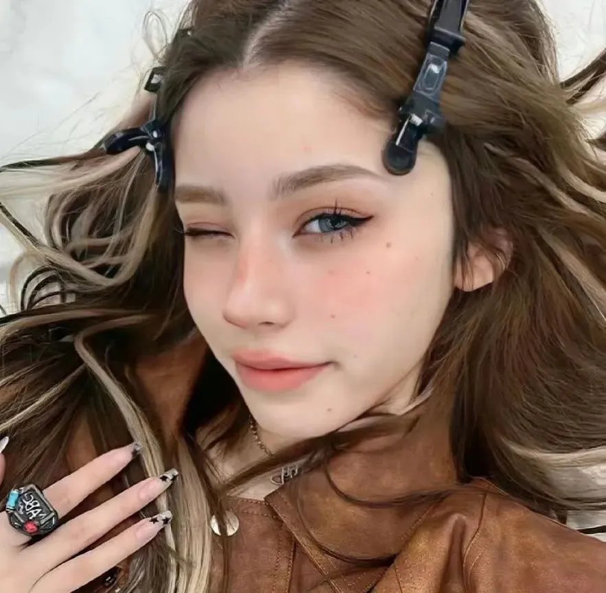 闪婚后，亿万总裁把我宠上天